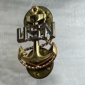 Korean War USN Chief Collar Pin Back Sterling Vanguard 154